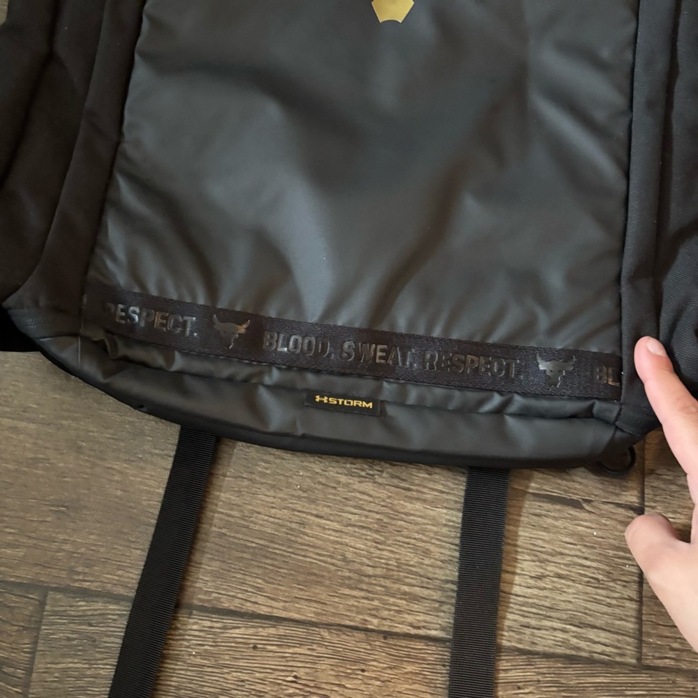 Under Armour UA Project Rock Duffle Backpack Bag Black Gold Gym $130 NEW - Picture 3 of 8